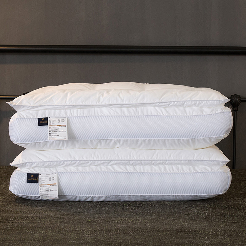 Kaksikerroksinen höyhen samettikynän tyyny